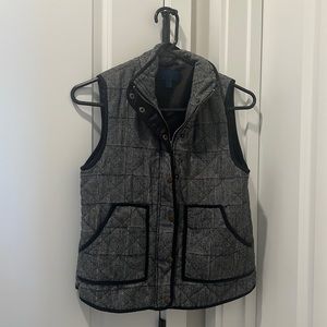 GREY QUILTED VEST